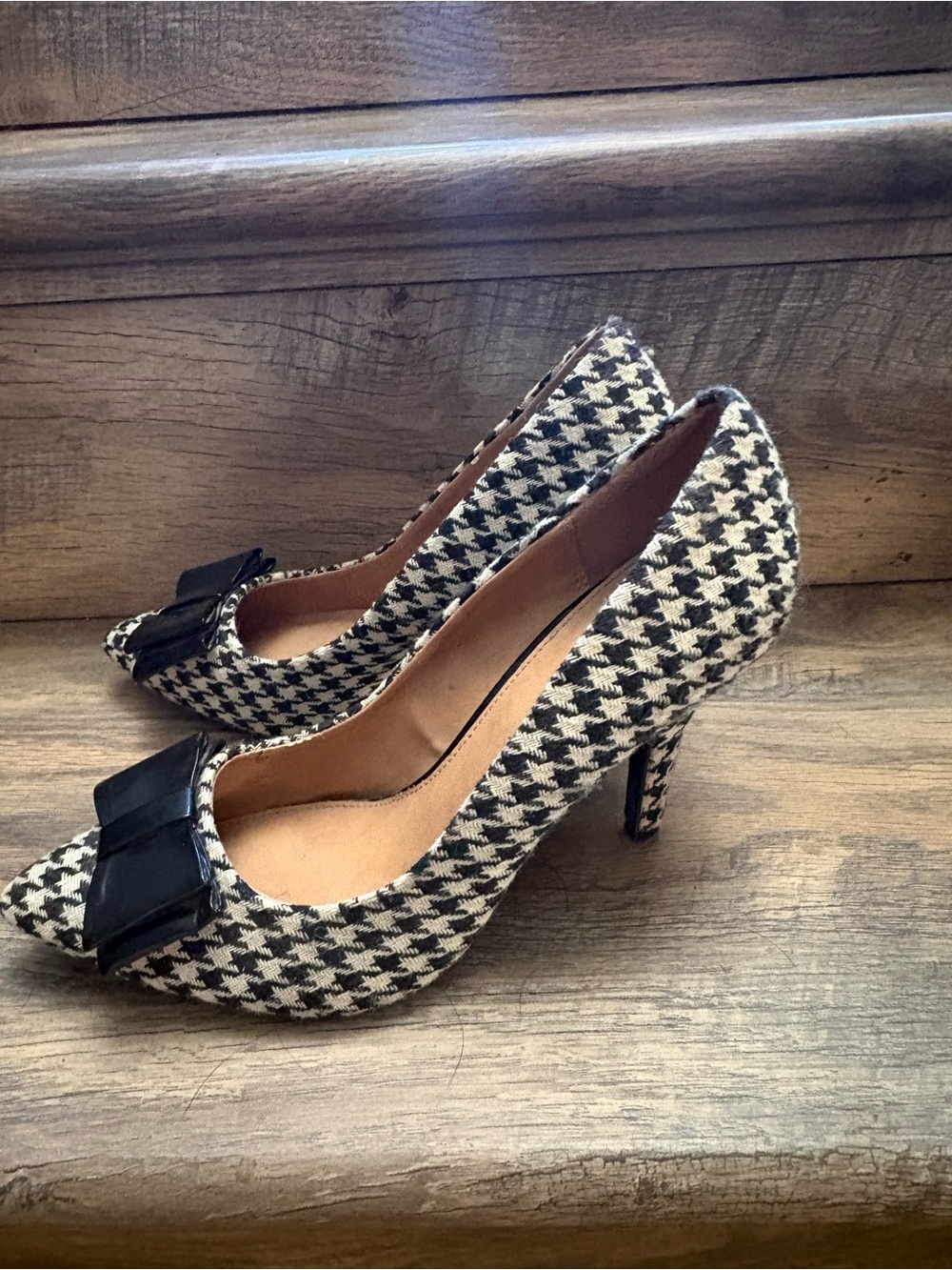 Apt. 9 Black and White Houndstooth Pointed Toe Heels with Black Bow - Picture 9 of 12
